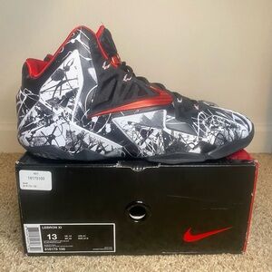 LeBron 11 Graffiti - Used Size 13